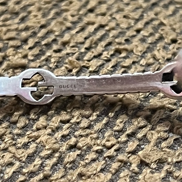 Gucci Thin Interlocking G Station Cuff - Picture 12 of 16